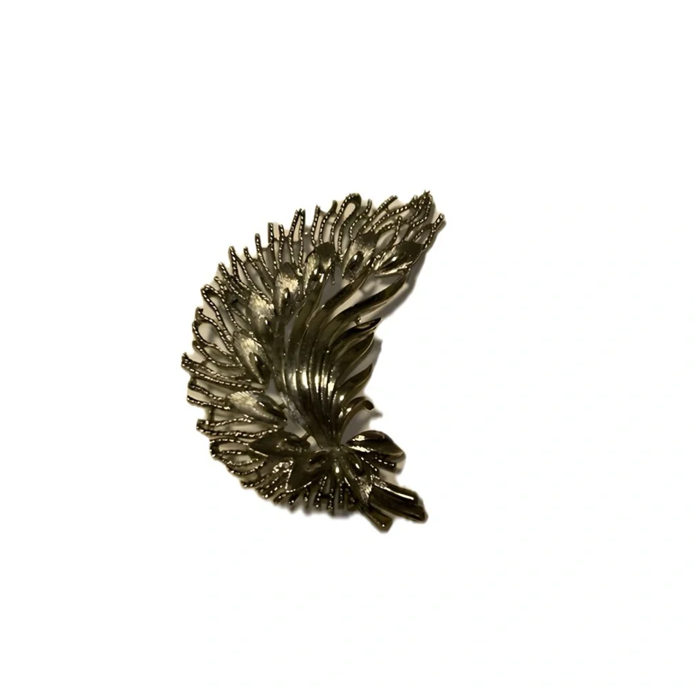 Lisner Silver Tone Leaf Look Brooch Marked